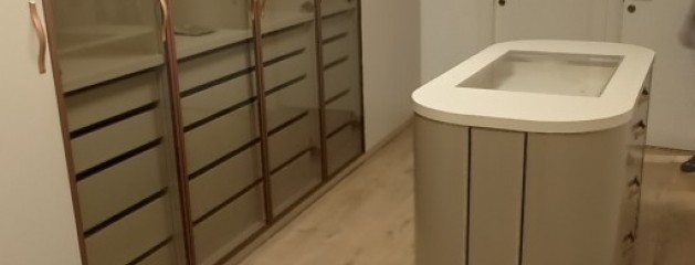 Moderna vgradna omara